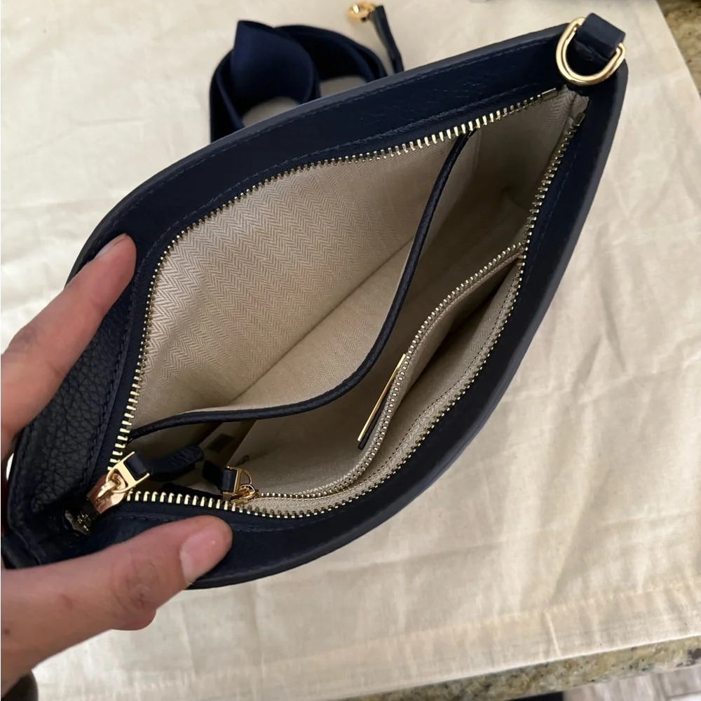New Tory Burch BLAKE SWINGPACK  TORY NAVY - Picture 5 of 9